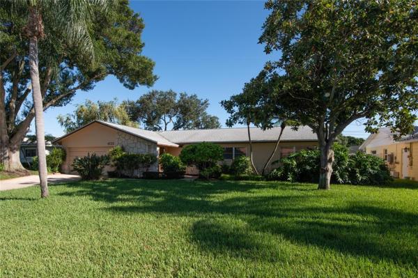 CROSSROADS ESTATES 1ST ADD