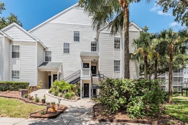 BENTLEY AT COBBS LANDING CONDO, THE