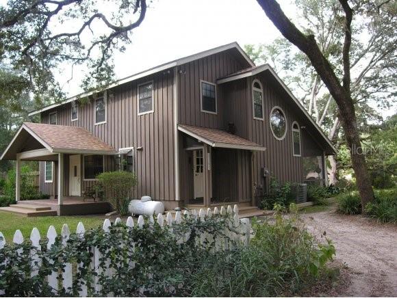 University Oaks (764)