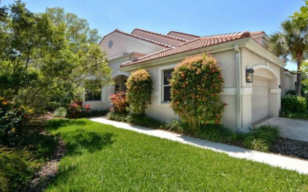 VILLAS AT DEER CREEK