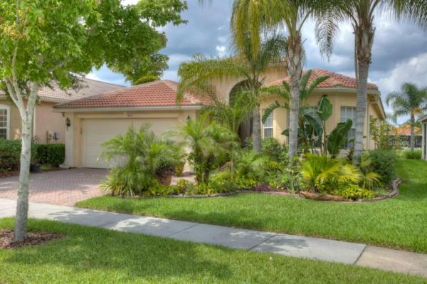 VALENCIA LAKES PH 02