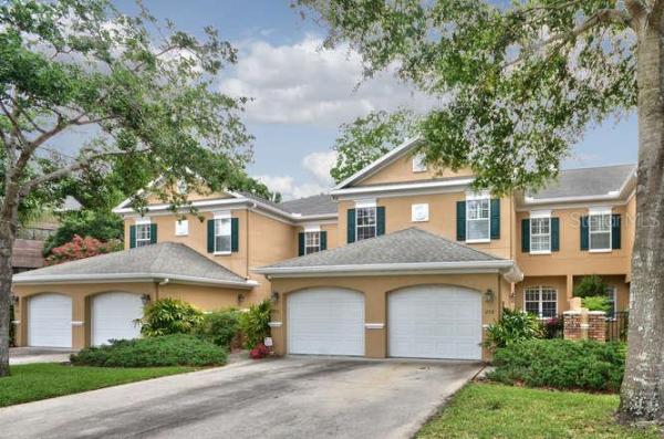 TOWNHOMES ON LINCOLN