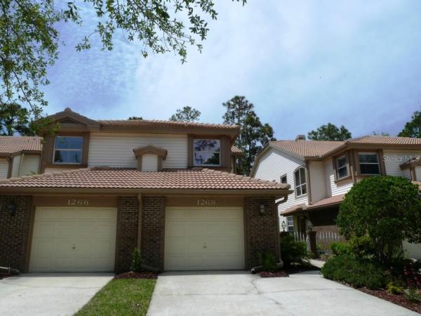 LAUREL OAKS AT EAST LAKE