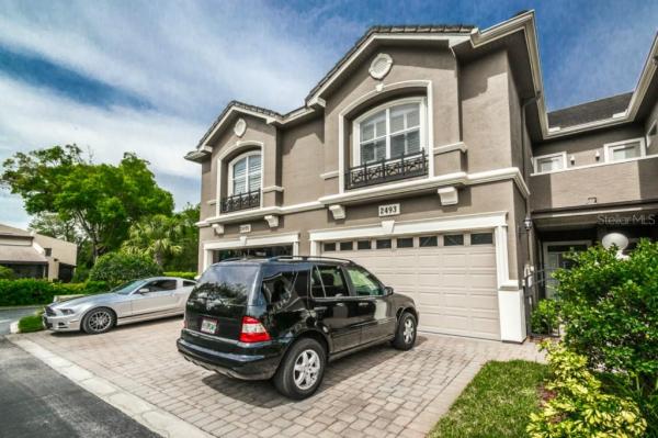 TOWNHOMES AT LOST OAKS