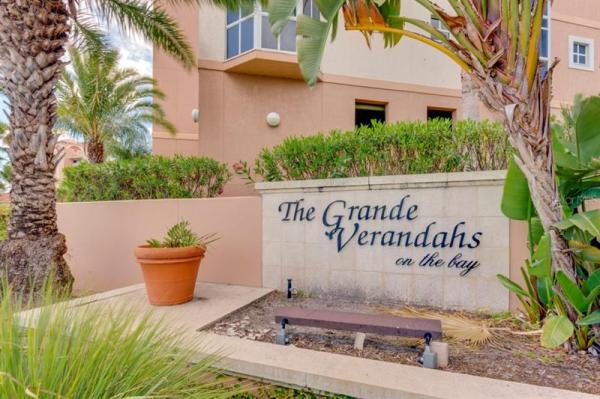 GRANDE VERANDAHS ON THE BAY