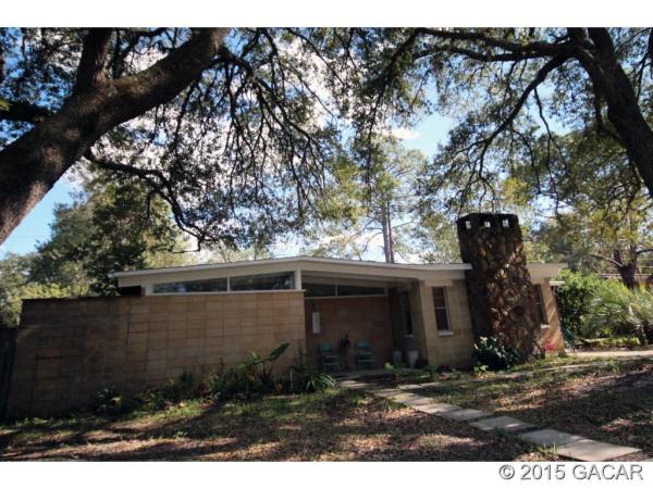 Highland Court Manor