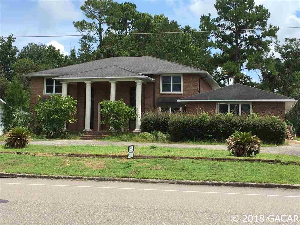 Country Club Estates - фото