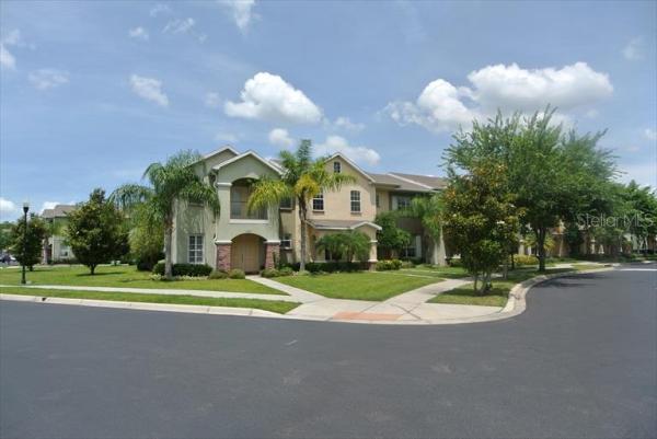 HAMPTON LAKES AT MAIN STREET