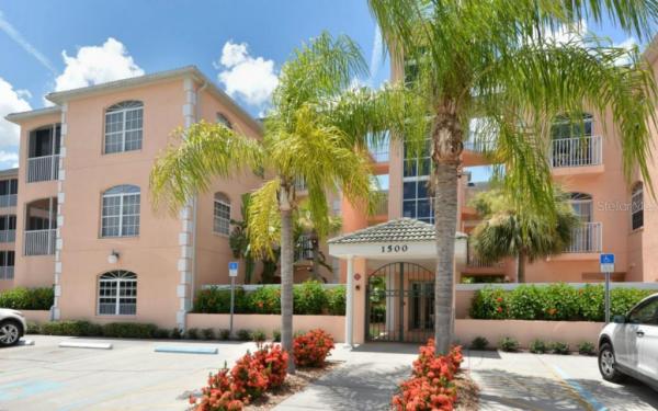 COURTYARDS AT GONDOLA PARK