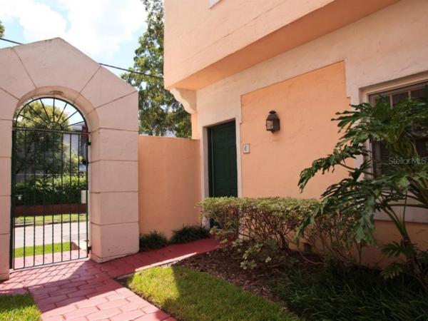 HYDE PARK CLOISTER CONDO