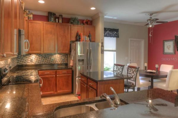 HAMPTON LAKES AT MAIN STREET