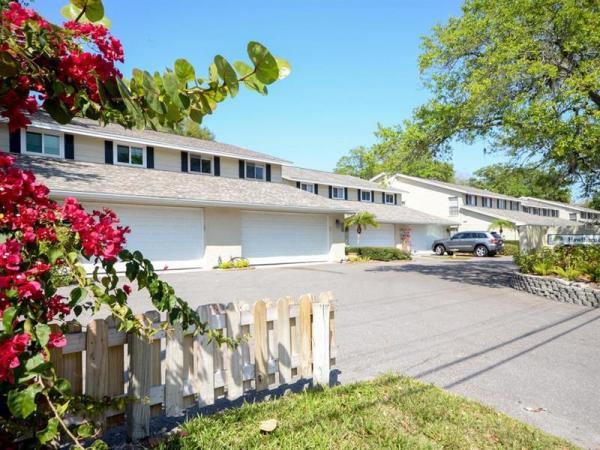 HAWTHORNE POND A CONDO