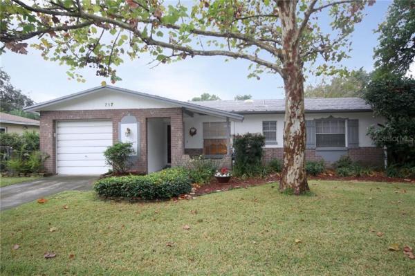 BRANDON-VALRICO HILLS ESTATES