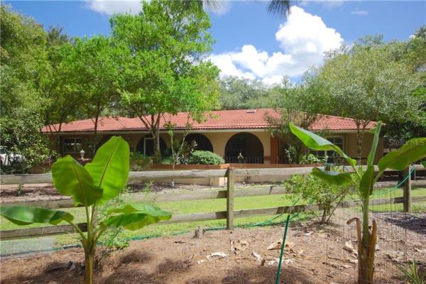 MYAKKA VALLEY RANCHES