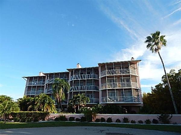 SUNSET BREEZES BLDG 04