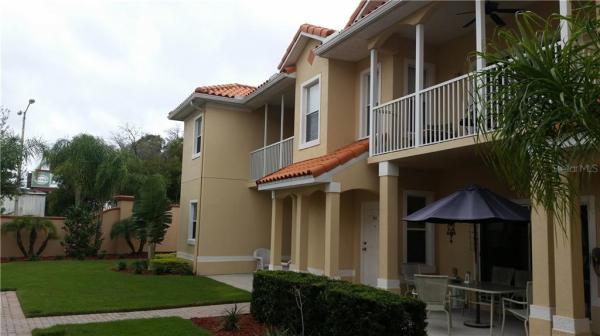 PARADISE LAKES CONDO