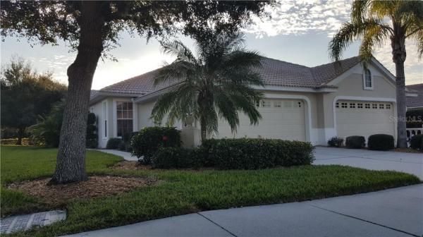 PELICAN POINTE GOLF & COUNTRY CLUB