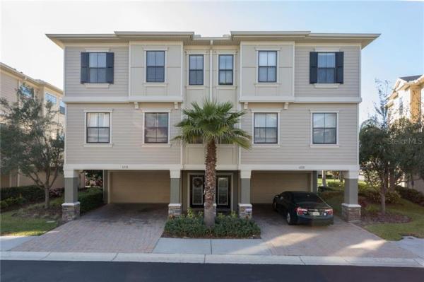 TOWNHOMES/PELICAN POINTE