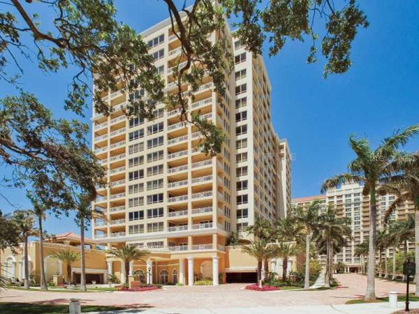 RITZ CARLTON TOWER RESIDENCES