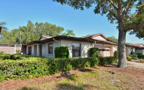 CENTER GATE EST VILL 4