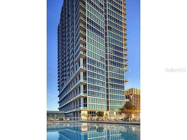 VUE AT LAKE EOLA CONDO