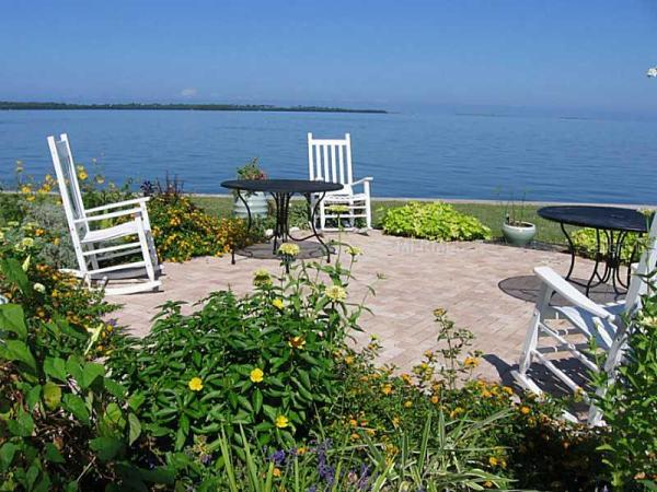 ROYAL STEWART ARMS INC 2 CONDO