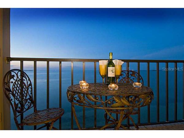 ROYAL STEWART ARMS 7 CONDO