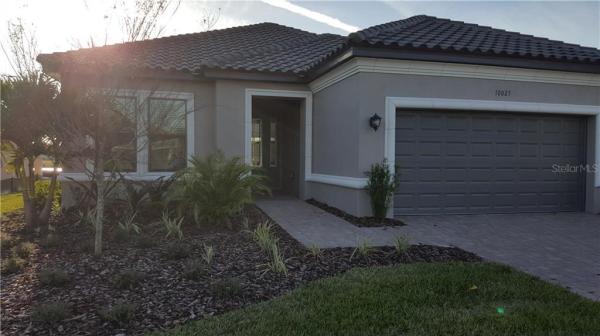 ESPLANADE @ ARTISAN LAKES