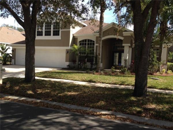 RIVER HILLS COUNTRY CLUB