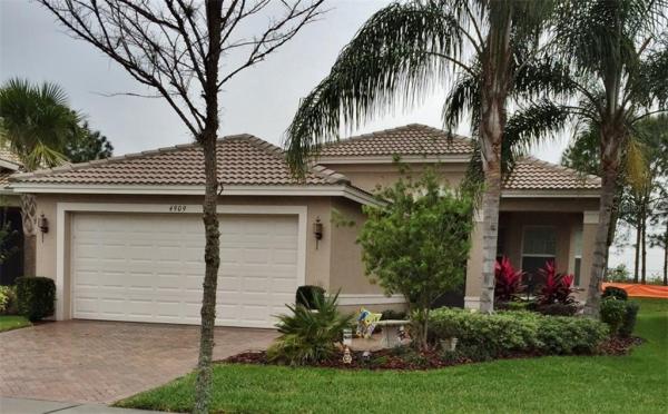 VALENCIA LAKES PH 02