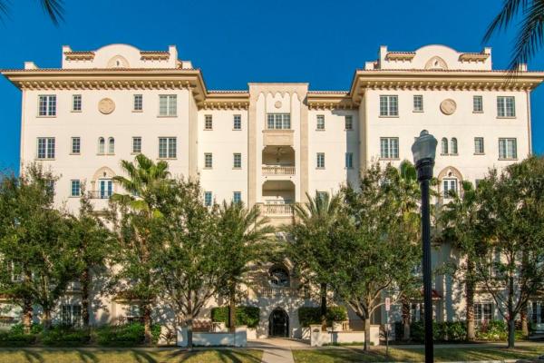 VALENCIA IN OLD HYDE PARK A CONDO