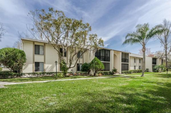 PINE RIDGE AT LAKE TARPON VILLAGE