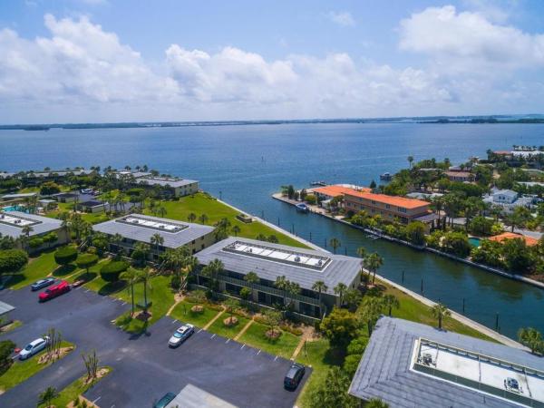 WESTBAY POINT & MOORINGS II