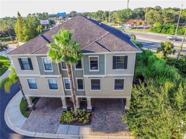 TOWNHOMES PELICAN POINTE