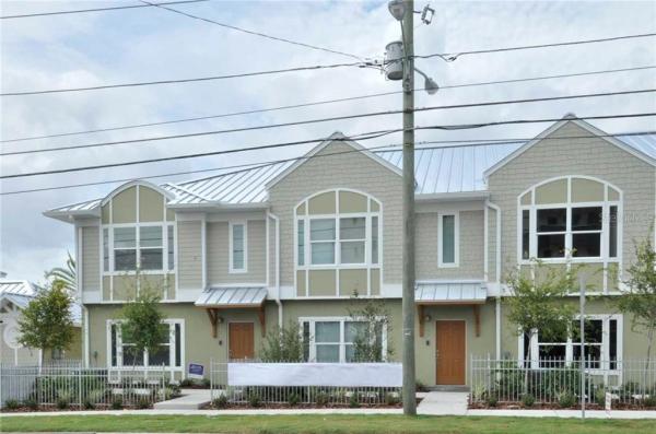 COUNTRY CLUB TOWNHOMES