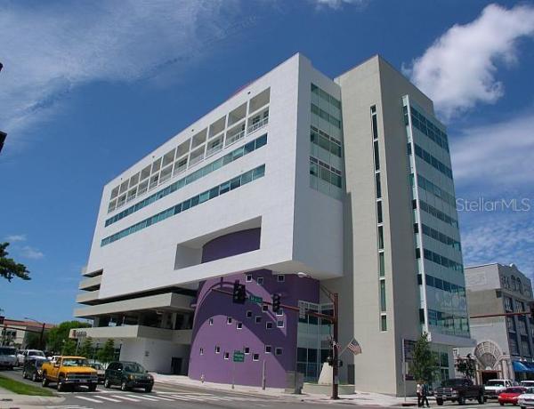 CITYSCAPE AT COURTHOUSE CENTRE