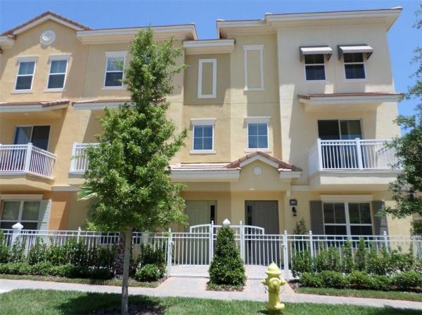 GRANDE OAKS AT HEATHROW