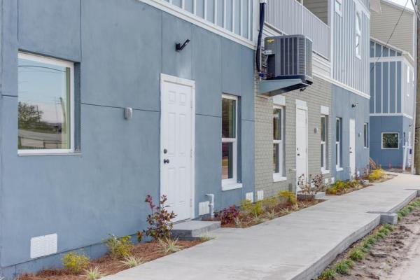 EAST CHANNELSIDE TOWN HOMES