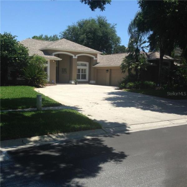 RIVER HILLS COUNTRY CLUB