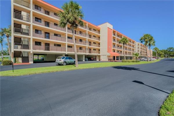 HARBOR GREENS AT YACHT CLUB ESTATES