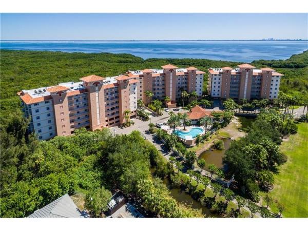 GRANDE VERANDAHS ON THE BAY