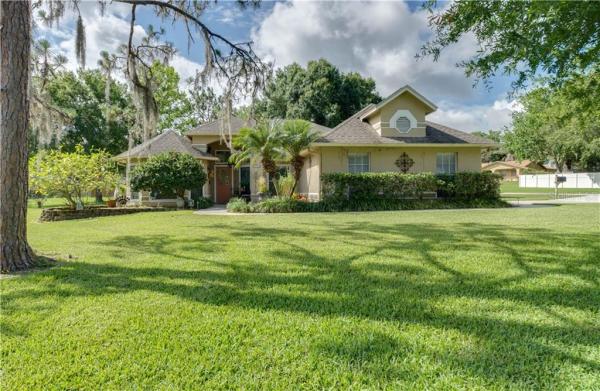 LAKE PADGETT ESTATES