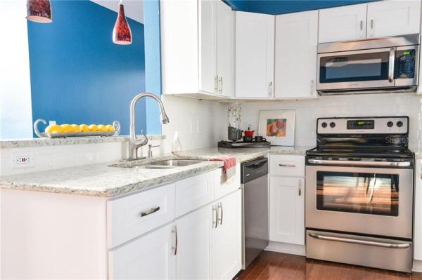 701 MIRROR LAKE CONDO