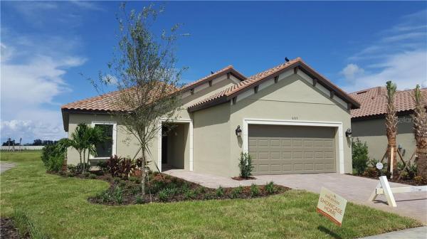 ESPLANADE @ ARTISAN LAKES