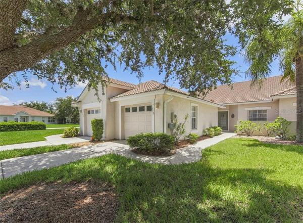 PELICAN POINTE GOLF & COUNTRY CLUB