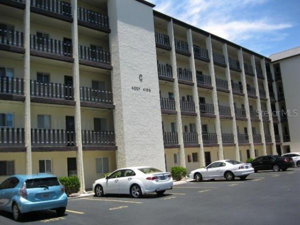 BAYSHORE ON THE LAKE CONDOMINIU