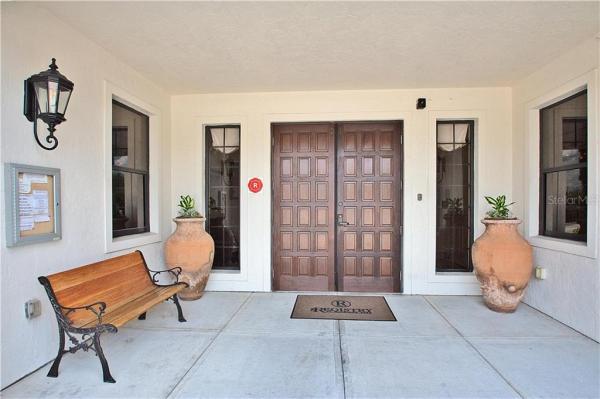 REGISTRY/MICHIGAN PARK CONDO