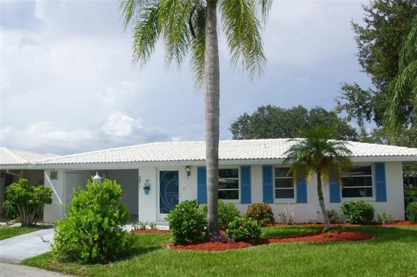 CIRCLE WOODS OF VENICE 1