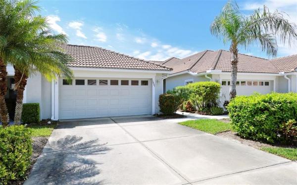 PELICAN POINTE GOLF & COUNTRY CLUB