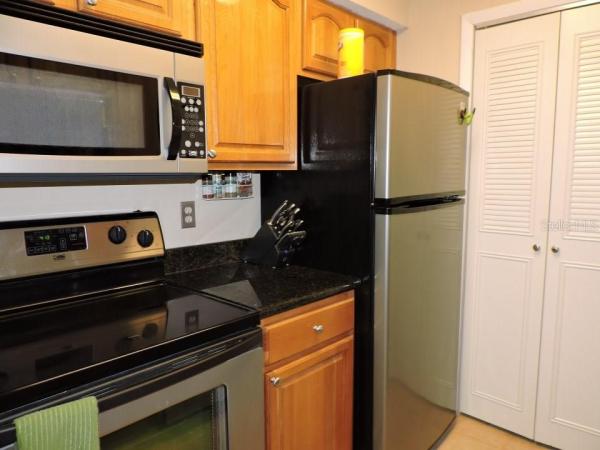 THE OASIS AT PEARL LAKE A CONDO